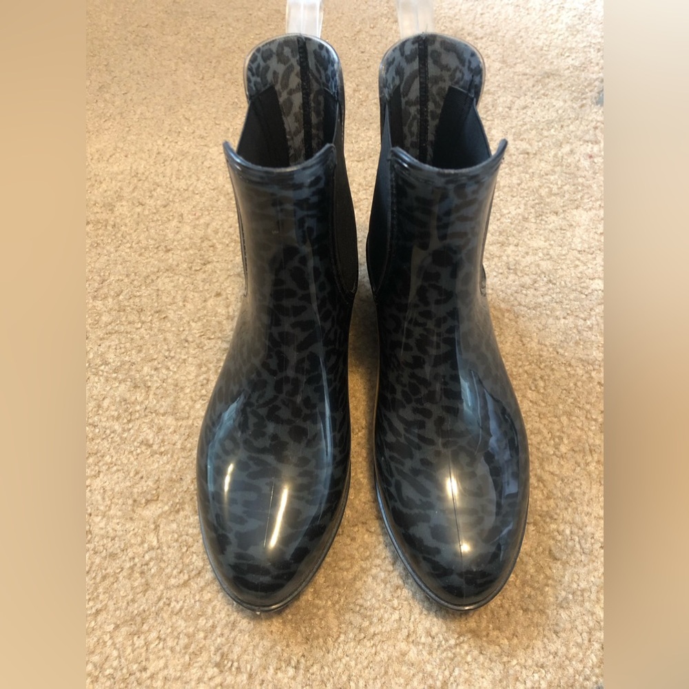 Leopard Black Rain Boot - size 7
